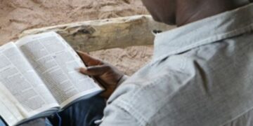 Cristão que não negou Jesus tem perna quebrada por terroristas no Quênia