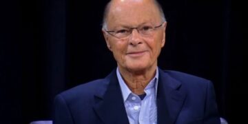 Band vende quatro horas da madrugada para Igreja Universal