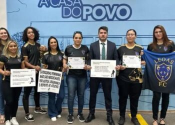 Time de futebol feminino se nega a jogar contra atleta trans