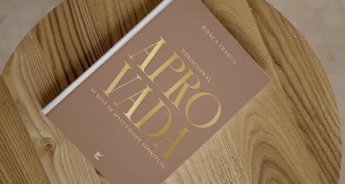 Devocional guia mulheres a viver uma transformação completa em Cristo e abraçar a maturidade espiritual