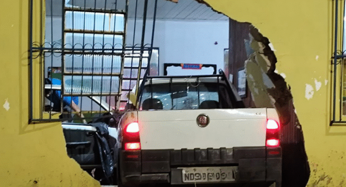 Motorista embriagada invade sede de associação de idosos em Porto Velho