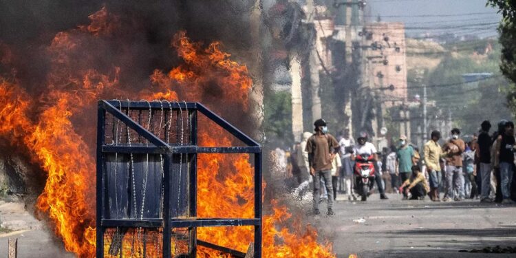 Cristãos no Nepal acompanham com apreensão a crise política