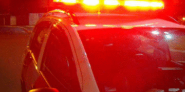 Criminosos trancaram moradores e fugiram com bens e carros; assalto ocorreu na zona leste da cidade