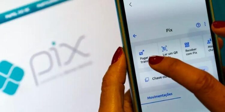 BC estabelece limite de R$ 15 mil para TED e pix em instituições