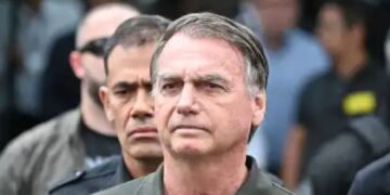 ‘Já venceu batalhas mais difíceis’, diz Flávio