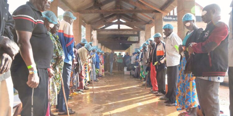 Missionários fazem mutirão de catarata e 300 aceitam Jesus