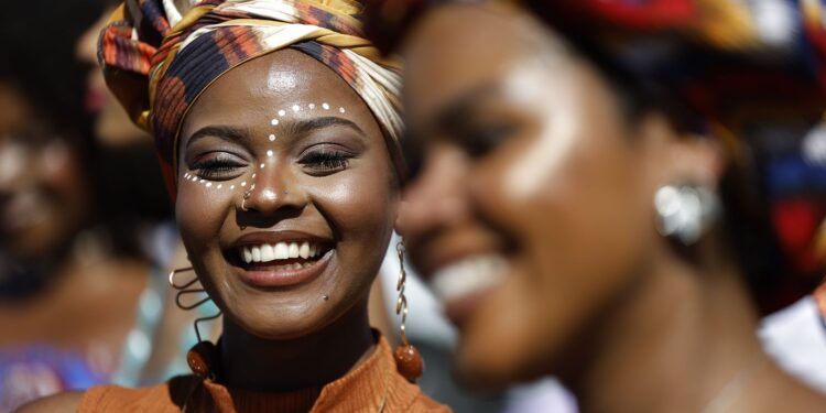 Especialistas defendem atenção específica para saúde da pele negra