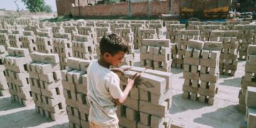 missionários libertam famílias da escravidão em olarias