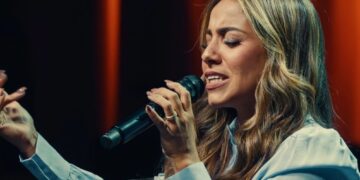 Gabriela Rocha fará a gravação de seu novo álbum nos EUA