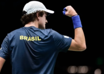 João Fonseca vence na estreia da Copa Davis contra a Grécia; Thiago Wild perde