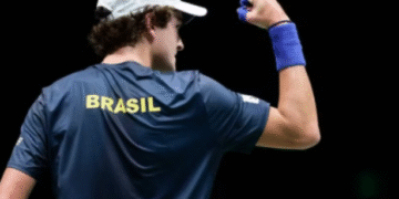 João Fonseca vence na estreia da Copa Davis contra a Grécia; Thiago Wild perde