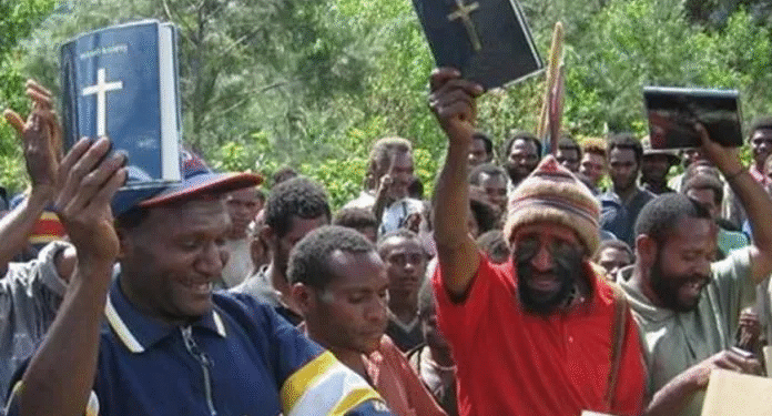 Papua-Nova Guiné reconhece oficialmente a Trindade na Constituição