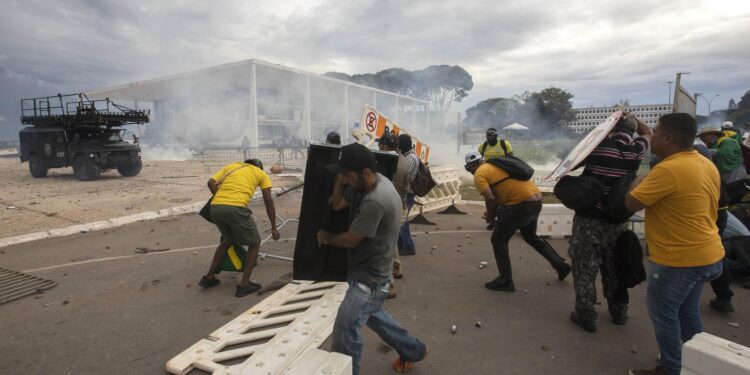 Moraes abre prazo para alegações do Núcleo 2 dos atos golpistas