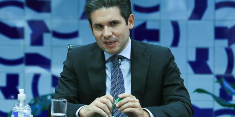 Câmara pauta MP da tarifa de energia gratuita para 18 milhões