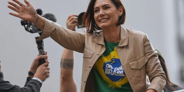 Michelle Bolsonaro promete ser ‘leoa’ na disputa pelo Planalto
