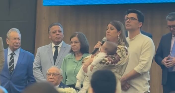 Rebeca Nemer e PC Baruk apresentam o filho Noah