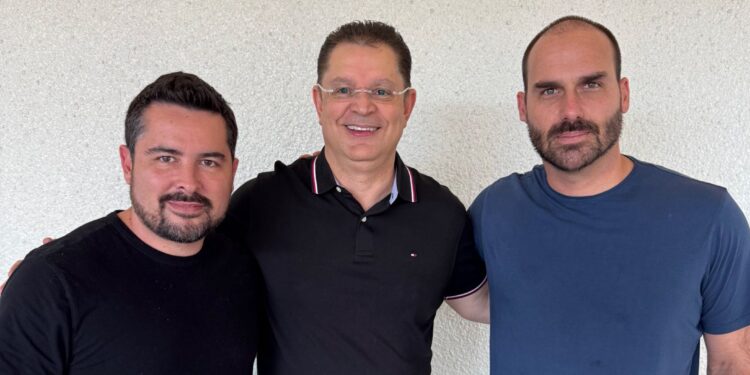 Sóstenes alinha termos com Eduardo Bolsonaro nos EUA