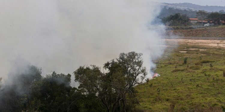 Risco de clima seco e queimadas permanece alto no interior do país