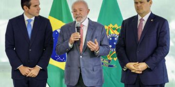 Lula discute pautas do governo em encontro com Motta e Alcolumbre
