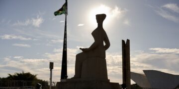 Ao vivo: acompanhe o 2° dia de julgamento de Bolsonaro no STF