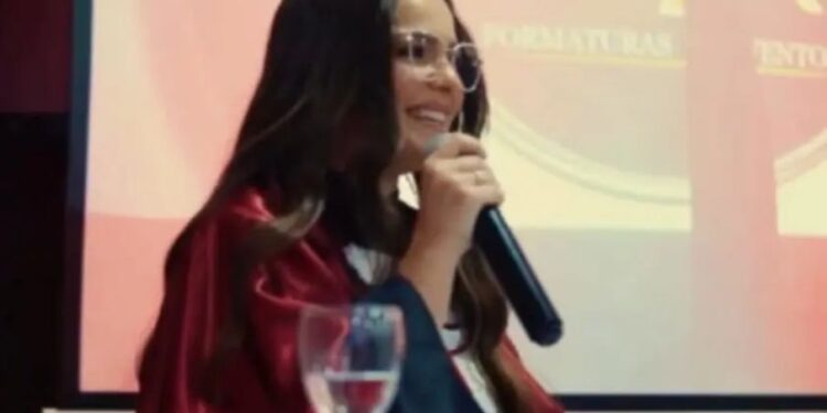 Dentista faz evangelismo ao discursar na formatura: ‘Creia no Evangelho’