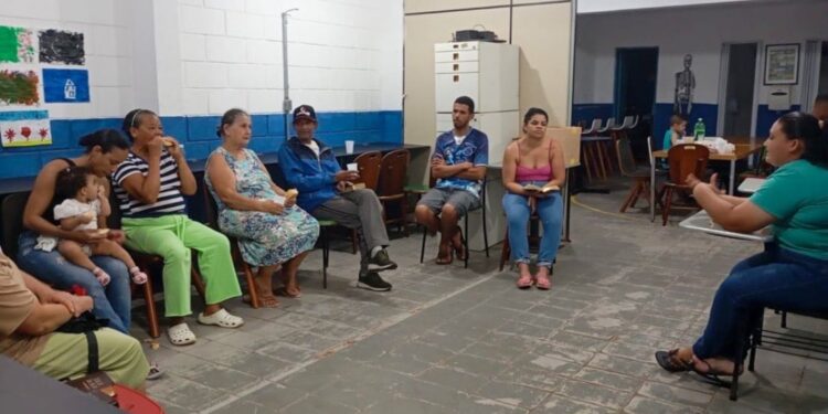 Viciada convertida em ação de missionários americanos na favela