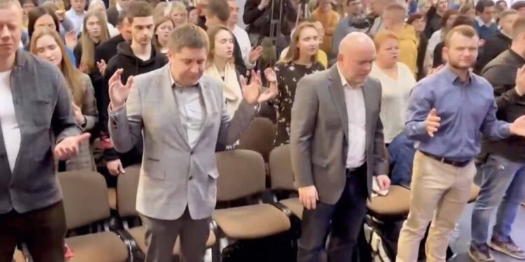 cristãos alcançam quase 1.500 pessoas com evangelismo