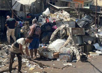 Polícia interdita fábrica de reciclados sem licenciamento no Rio
