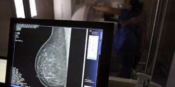 Outubro Rosa: como receber o auxílio-doença em tratamento