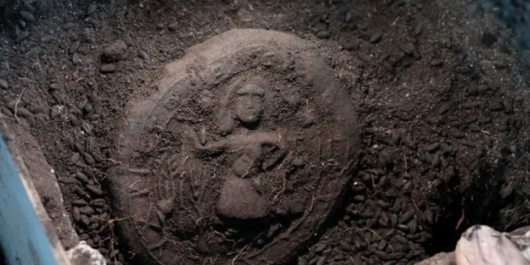 Pão de Santa Ceia de 1.300 anos com imagem de Jesus é encontrado na Turquia