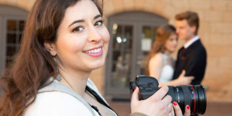 Fotógrafa cristã não é obrigada a trabalhar em casamentos do mesmo sexo, decide tribunal nos EUA