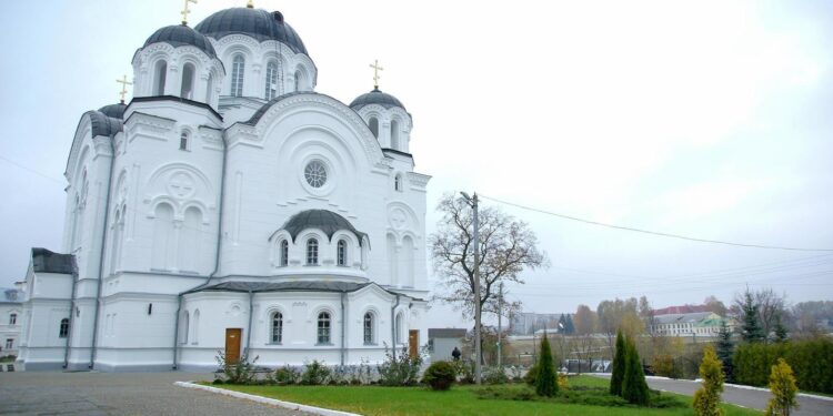 quase 2.000 igrejas poderão fechar nos próximos anos