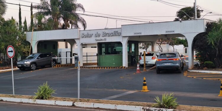 Moraes autoriza Bolsonaro a comemorar aniversário da filha em casa