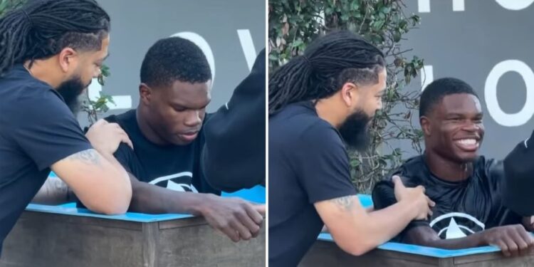 Estrela da NFL é batizado em igreja antes de jogo nos EUA