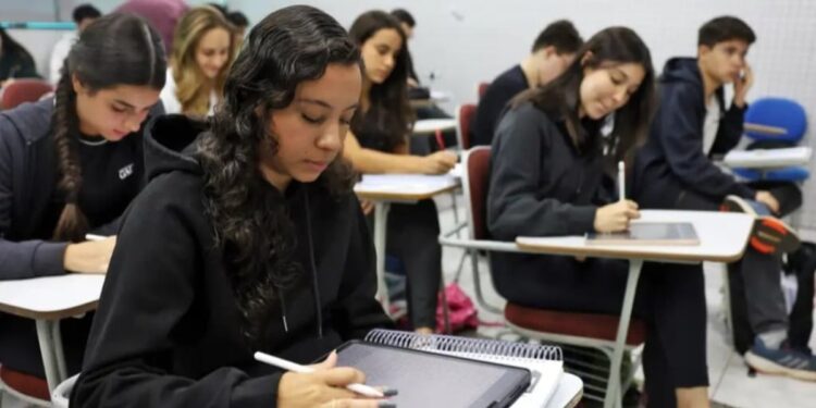Câmara de Feira de Santana aprova uso da Bíblia como material de apoio em escolas