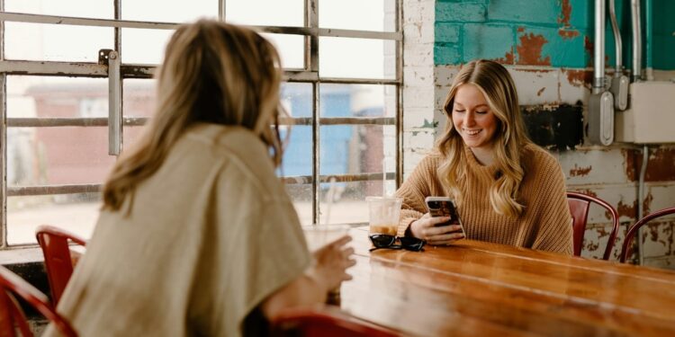 Pesquisa: 38% das mulheres da Geração Z são ateias, agnósticas ou sem religião nos EUA