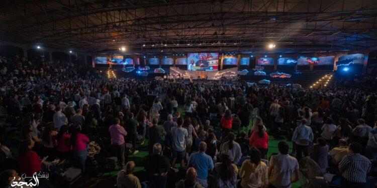 Maior igreja evangélica do mundo árabe alcança milhares dentro e fora do Egito