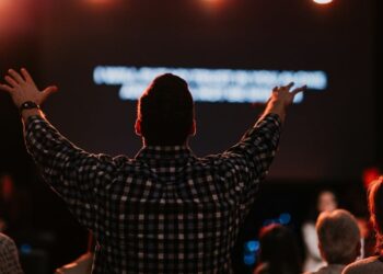 Mais de 1.500 igrejas passarão 72 horas em oração durante o Halloween no Reino Unido