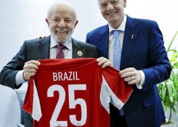Lula convida presidente da Fifa para conhecer Universidade do Esporte