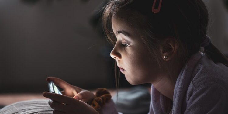 psicóloga fala sobre vício de crianças em tela