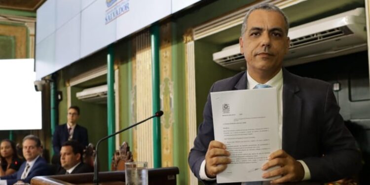 Câmara de Salvador aprova projeto de lei que combate a cristofobia