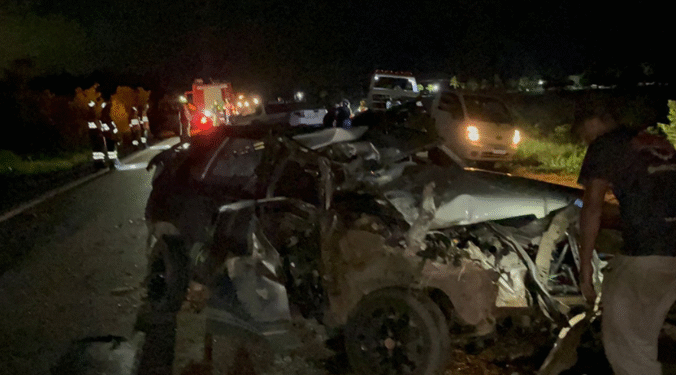 Motorista fica em estado grave após batida entre carro e ônibus parado na BR-319