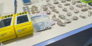 Polícia prende homem e apreende menores em operação contra tráfico no bairro Mariana