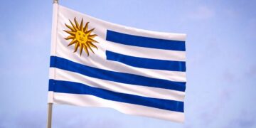 Uruguai aprova lei que legaliza a eutanásia e reacende debate sobre o valor da vida