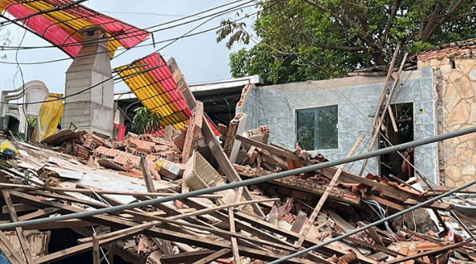 Casa desaba no bairro São João Bosco, em Porto Velho, e assusta moradores