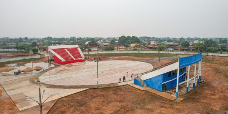 Obras no Bumbódromo avançam e transformam a infraestrutura cultural de Guajará-Mirim