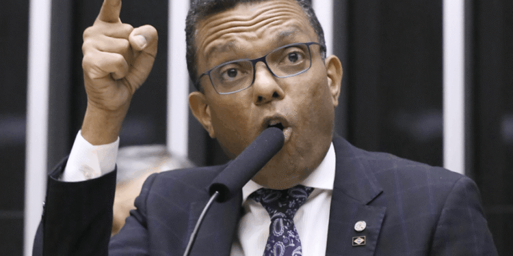 Otoni de Paula critica operação no RJ e cita supostos inocentes