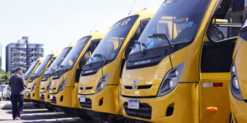 Ônibus e embarcações são entregues pelo Governo de Rondônia para fortalecer transporte de estudantes de locais de difícil acesso