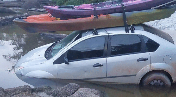 Idosa de 82 anos morre atropelada por carro desgovernado em balneário de Candeias do Jamari