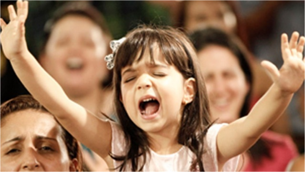 “Cheias do Espírito Santo”, crianças impactam vidas com adoração